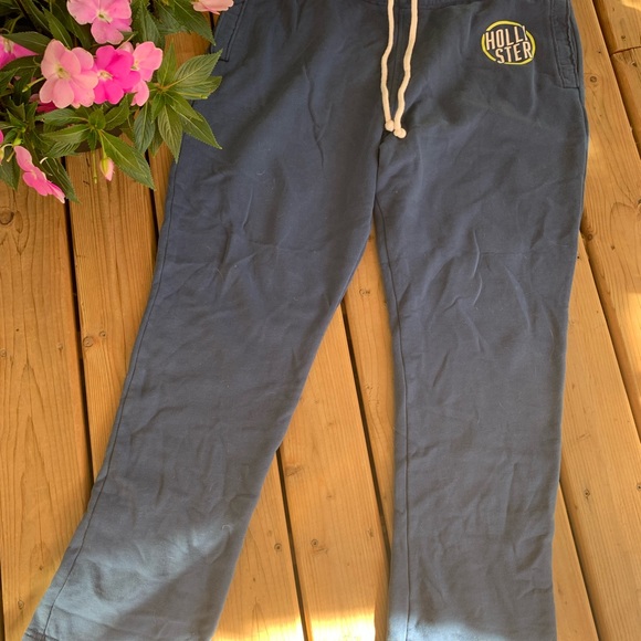 Hollister Joggers - Picture 2 of 5